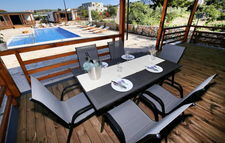 Ferienhaus für 6 Personen, mit Terrasse und Pool, mit Haustier auf Murter