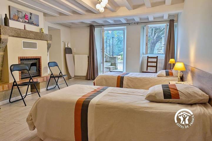 Gîte pour 6 personnes, avec terrasse à L'Huisserie
