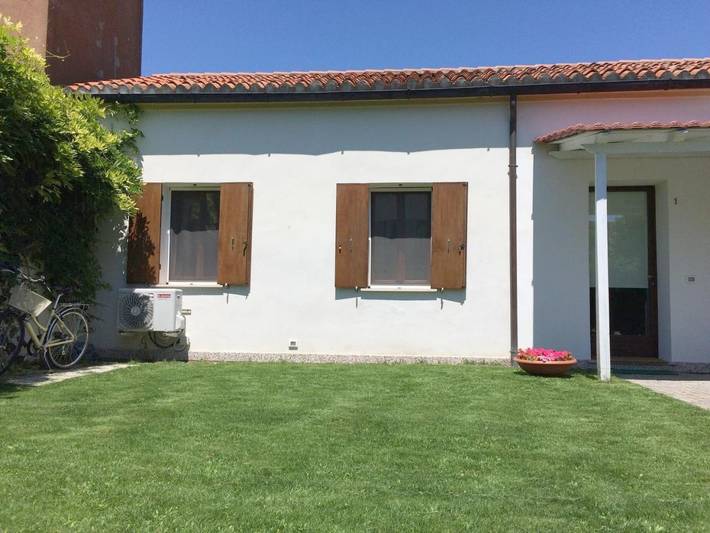 Location de vacances pour 4 personnes, avec jardin, adapté aux familles à Lido di Venezia - 2