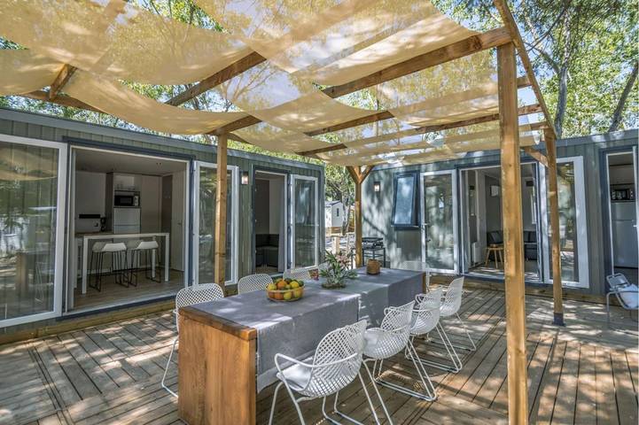 Mobil home pour 10 personnes, avec terrasse ainsi que jardin et piscine, adapté aux familles dans Plages des Cabanes de Fleury - 2