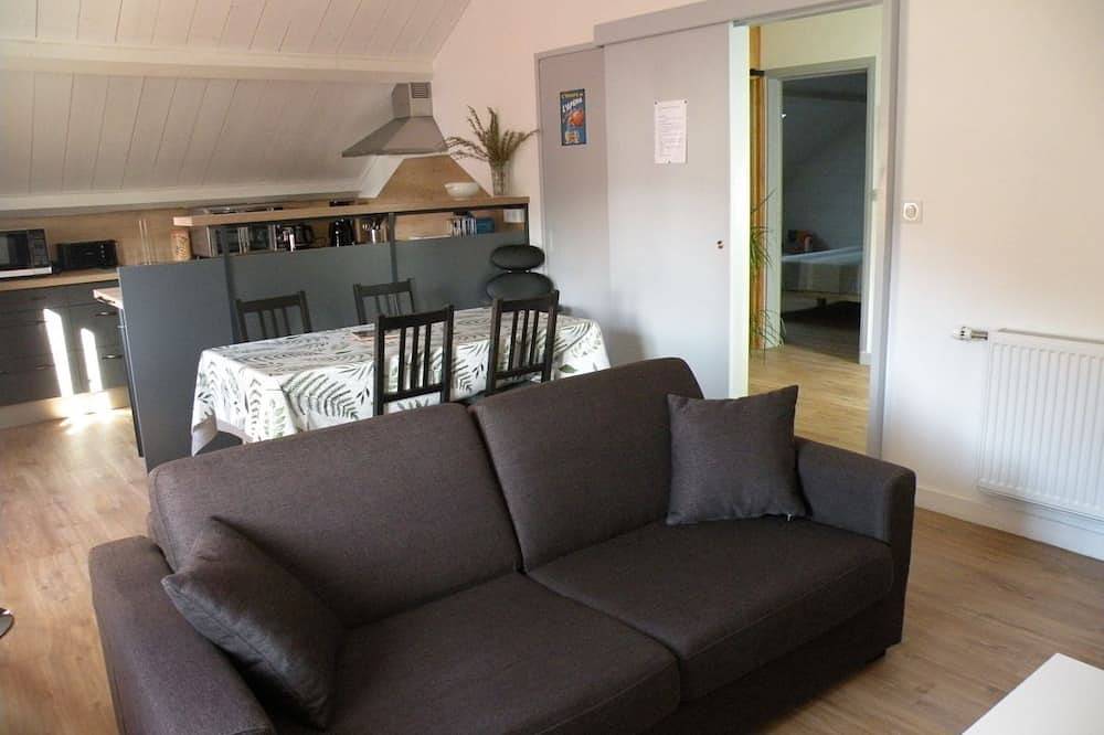 Ganze Wohnung, Between Sancy and Volcans d'Auvergne, Orcival, Basilica view, apartment sleeps 4. in Orcival, Regionaler Naturpark Volcans d'Auvergne