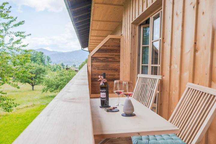 Ferienwohnung für 4 Personen, mit Balkon und Seeblick sowie Ausblick in Gmund - 2