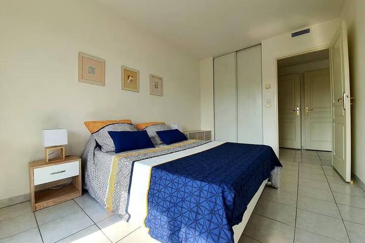 Gîte pour 4 personnes, avec balcon dans Gare D Antibes - 2