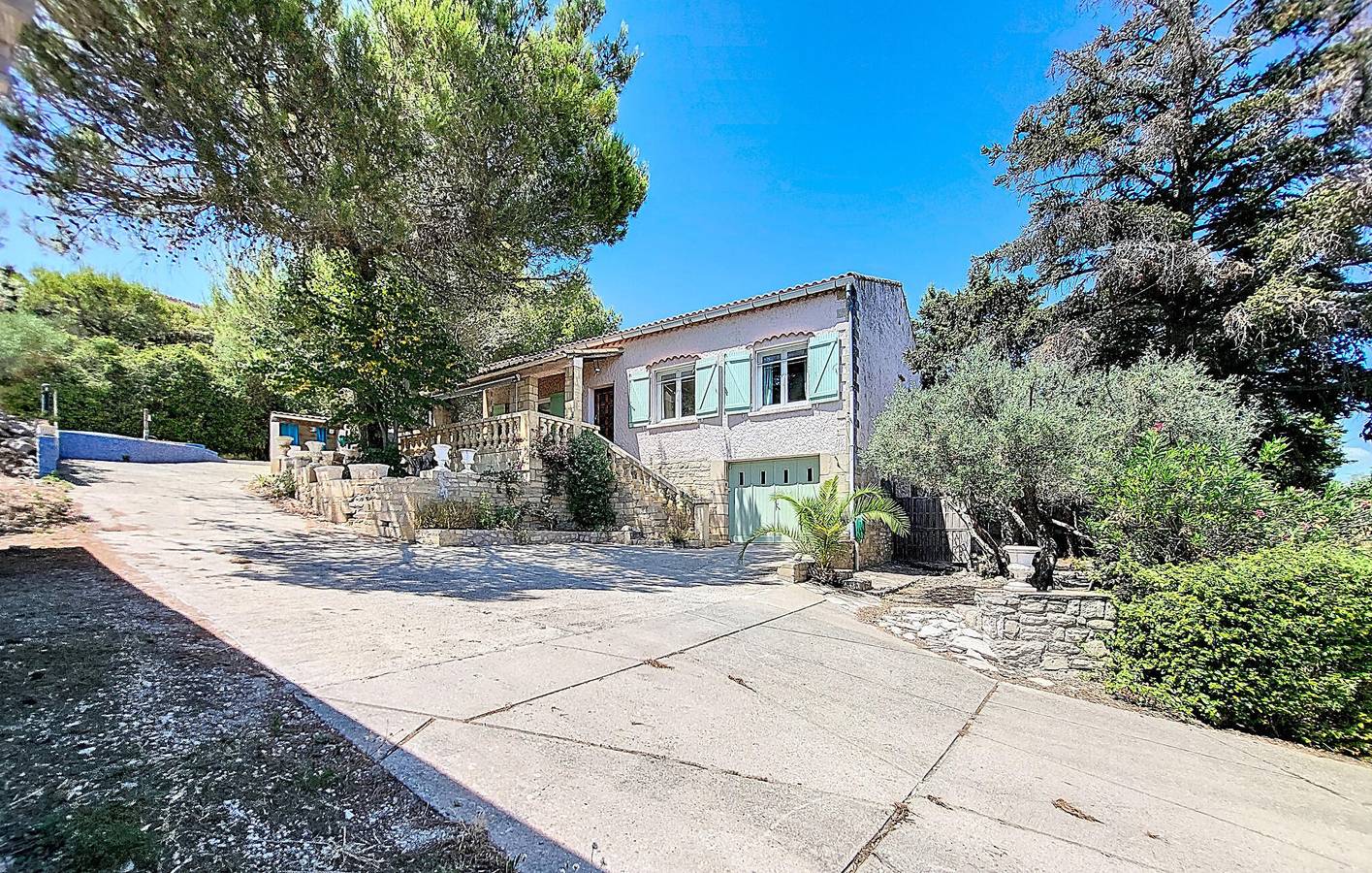 Acogedor apartamento en Aramon con piscina, parking y WiFi in Aramon, Region de Nimes