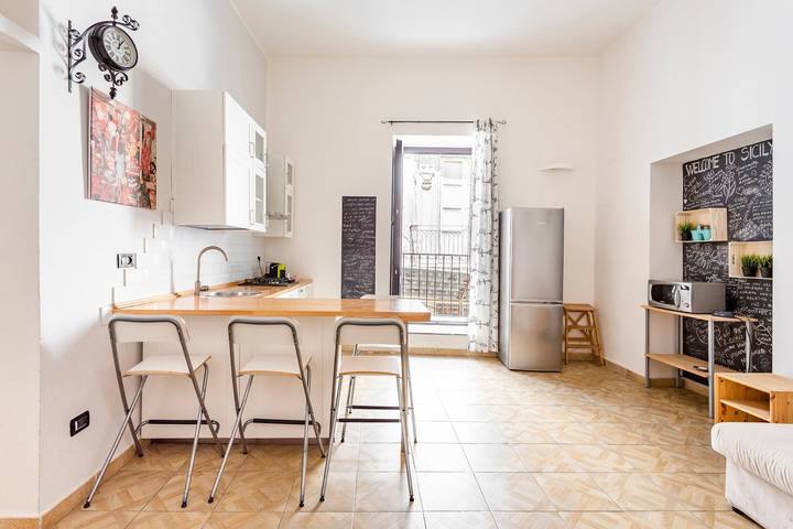 Entire apartment, La Casa Sul Mercato Antico in Palermo, Palermo Province