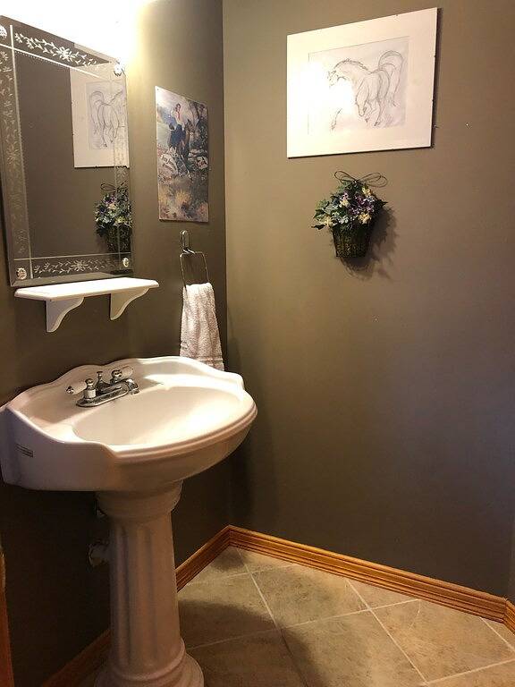 Blockhaus-Pferdefarm in der Nähe von Mammuthöhlen / ncm Motorsport / Korvetten in Kentucky