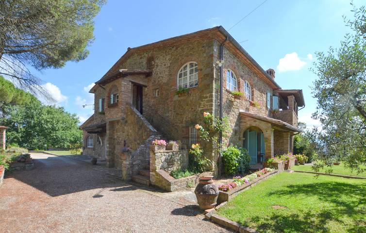 Casa vacanza per 10 persone, con giardino e piscina nonché terrazza, con animali domestici a Monte San Savino