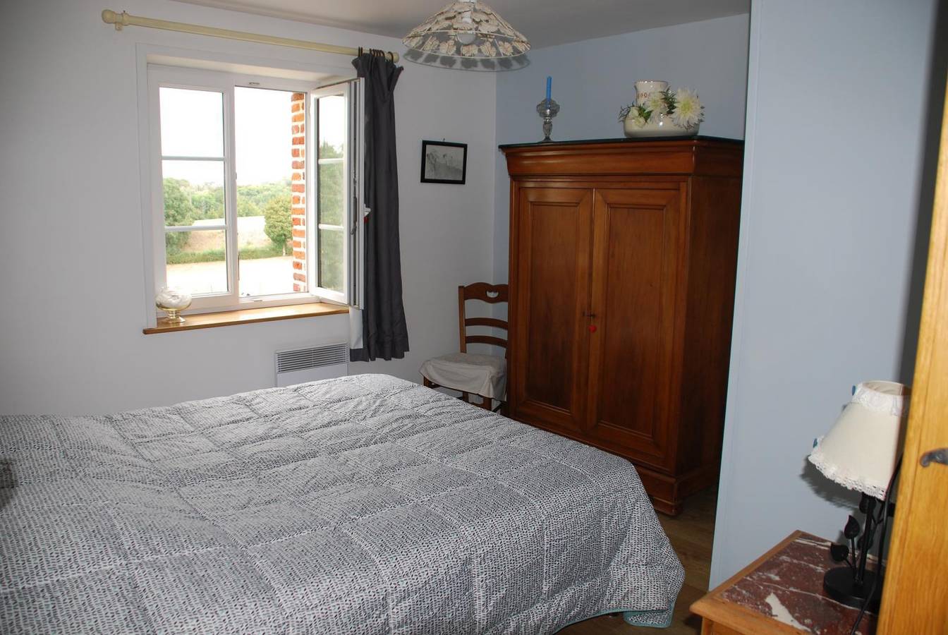 Dimont Gite mit Parkplatz, Terrasse, Garten & Internet - 200m zum Stadtzentrum in Dimont, Avesnes-sur-Helpe