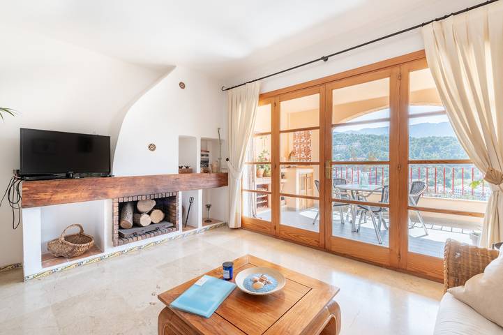 Apartamento entero, Apartamento Vacacional Montemar 36 con Vistas al Mar y Montaña, Wi-Fi, Piscina y Terraza in Puerto de Sóller, Sóller