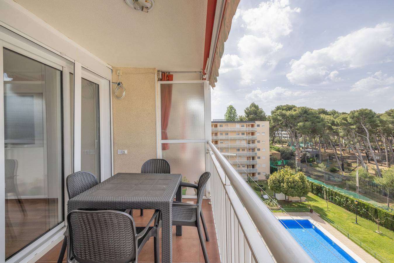 Apartamento luminoso con piscina, terraza y parking cerca de la playa en Salou in Salou, Costa Dorada