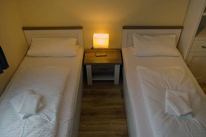 Ganze Wohnung, Idyllische Ferienwohnung Adlerhorst – Bauernhofurlaub & Kaminfeuer in Bahretal, Osterzgebirge