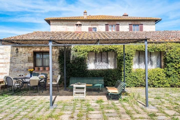 Vacation rental for 4 people, with yard in Tuscany