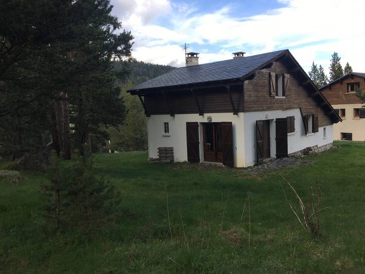 Gîte pour 6 personnes, avec jardin à Formiguères