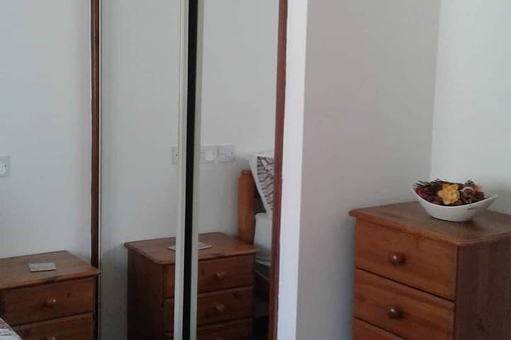 Ruhiger Rückzugsort, zwei Schlafzimmer, zwei Badezimmer (eins en-suite, ein Duschbad) in Pett, Ost Sussex
