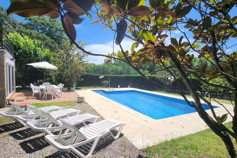 Villas Cosette / ¡Descubre Villa Martina, tu oasis perfecto en la Costa Brava! Fabulosa piscina y zona de Barbacoa! in Caldas de Malavella, Costa Brava
