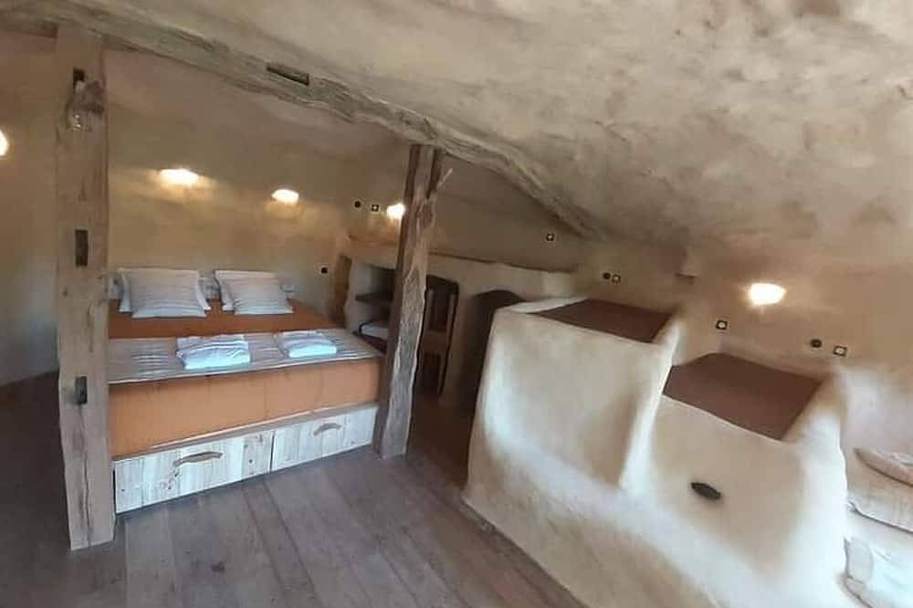 Maison Terre Cabanes de Fallot / sauna - cold bath / shared natural swimming pool in L'Isle-Bouzon, Gers