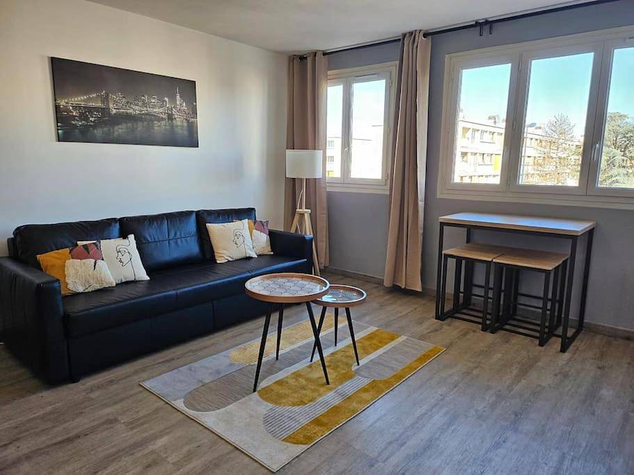 Appartement entier, One-Bedroom Apartment in Neuilly-sur-Marne, Seine-Saint-Denis