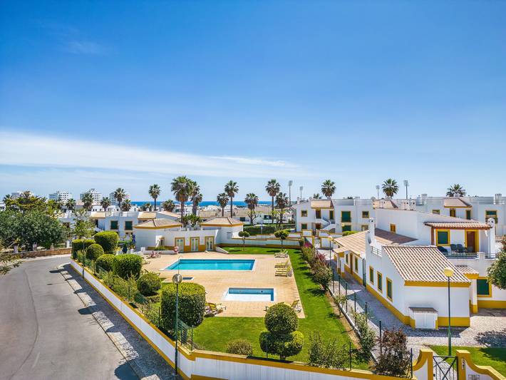 Apartamento estúdio para 3 pessoas, com jardim e terraço e ainda piscina no Algarve