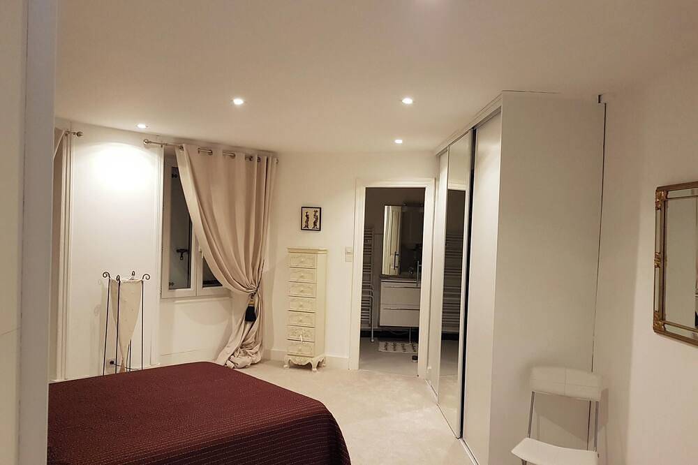 Entire apartment, Homerez - Apartment Langogne + Terrace in Langogne, Mende region