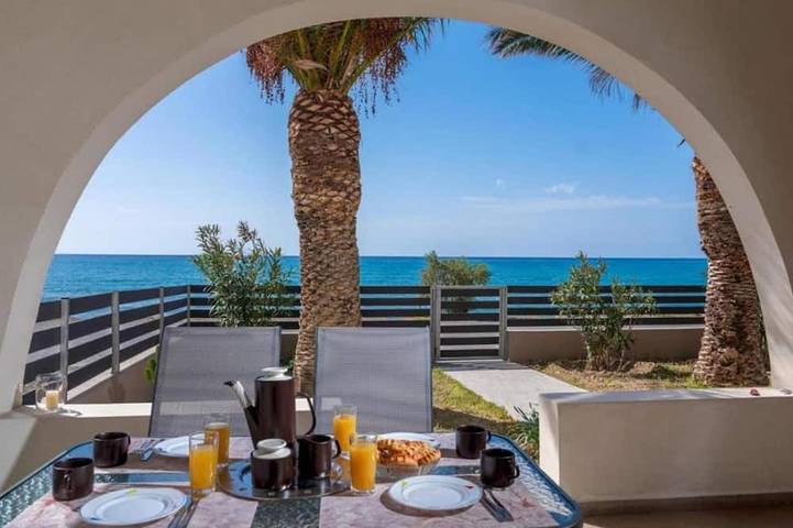 Gîte pour 4 personnes, avec jardin dans Keratokambos