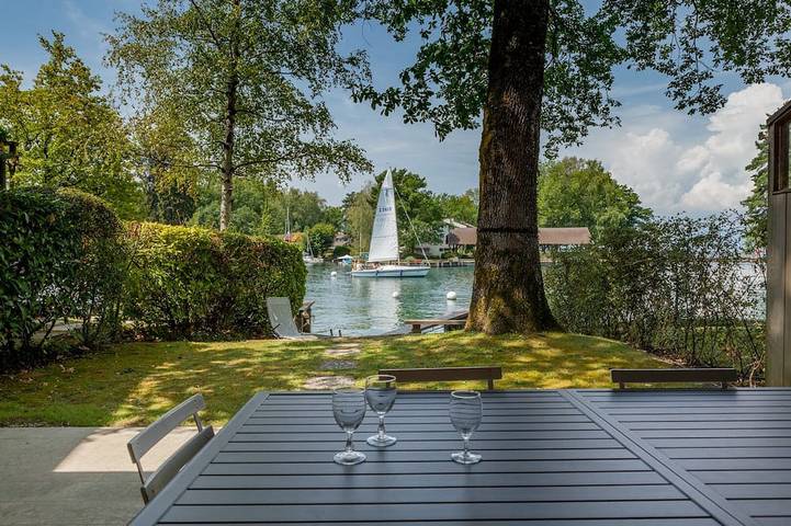 Location de vacances pour 7 personnes, avec Balcon et Jacuzzi ainsi que Jardin et Piscine dans Port Ripaille