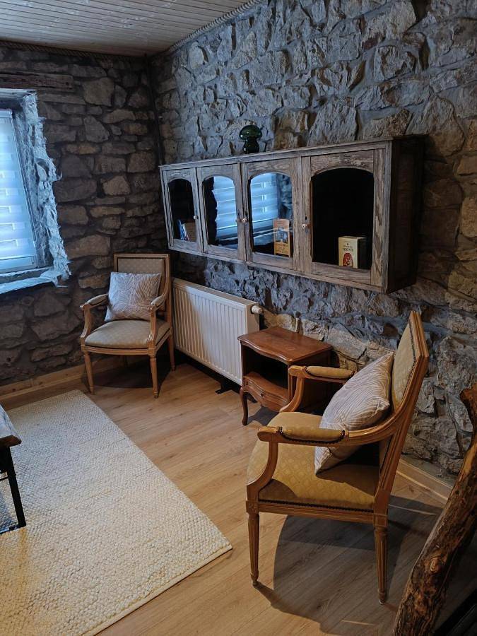 Location de vacances pour 2 personnes, avec terrasse dans Bomal - 4