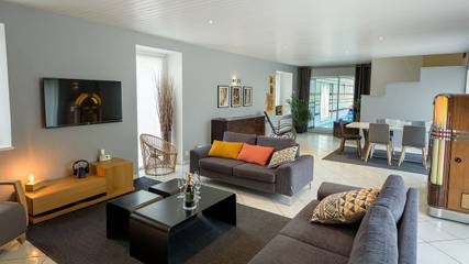 Gîte pour 8 personnes, avec jardin ainsi que piscine et terrasse, animaux acceptés à Plouguin