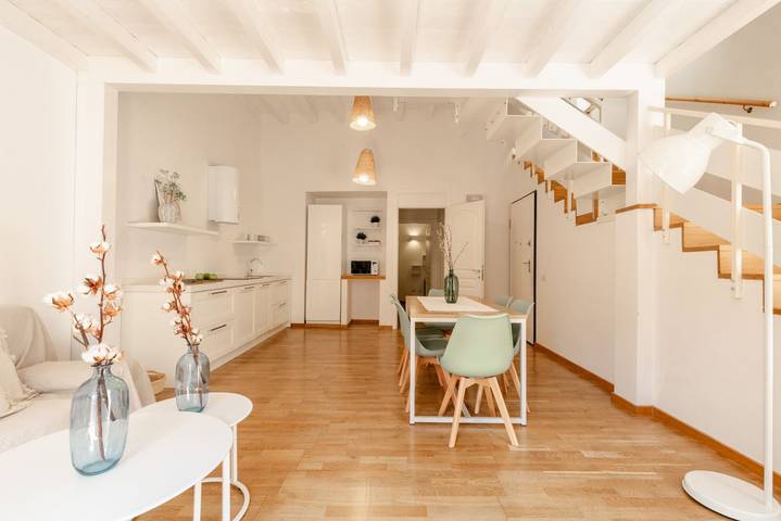 Ganze Wohnung, Ferienwohnung für 6 Personen mit Balkon/Terrasse in Villanova (Sardinia), Cagliari
