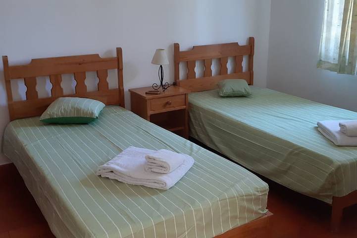 House in a quiet area with private pool and beautiful garden in Albufeira e Olhos de Água, District de Faro