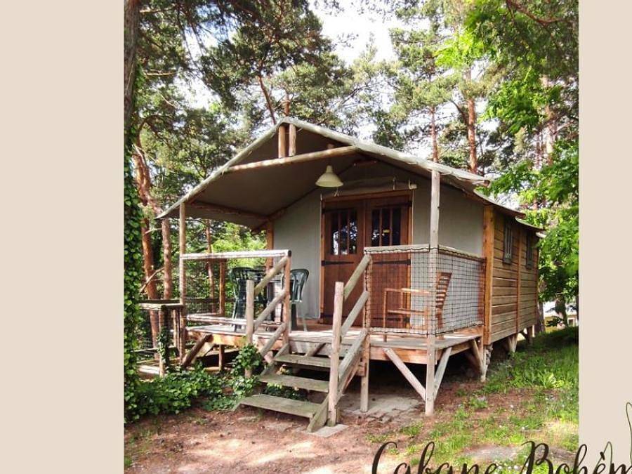Camping Chanset - Bungalow toilé 2 personnes - Cabane bohème in Ceyrat, Parc naturel régional des Volcans d'Auvergne