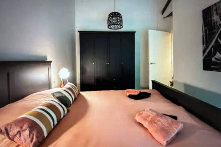 Beautiful Retreat with Hot Tub, Sauna, and Pool in an Authentic Farmhouse in Mar del Norte Holanda