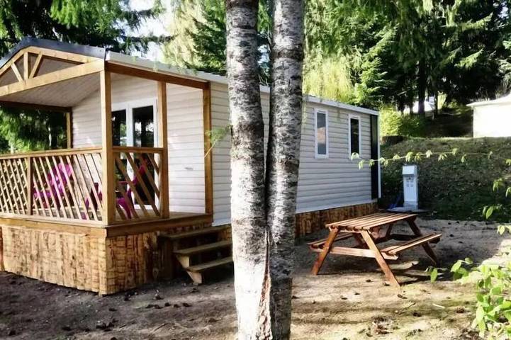Mobil home pour 4 personnes, avec terrasse à Champagnac-le-Vieux