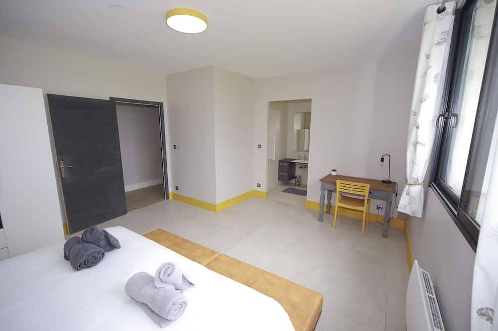 Large 15-person gite with swimming pool in Saint-Cyr-sur-Morin, Seine-et-Marne