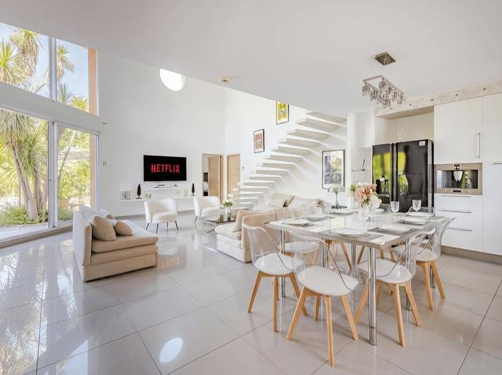 Location de vacances pour 12 personnes, avec Jacuzzi et Terrasse ainsi que Jardin et Piscine à Rognac - 4