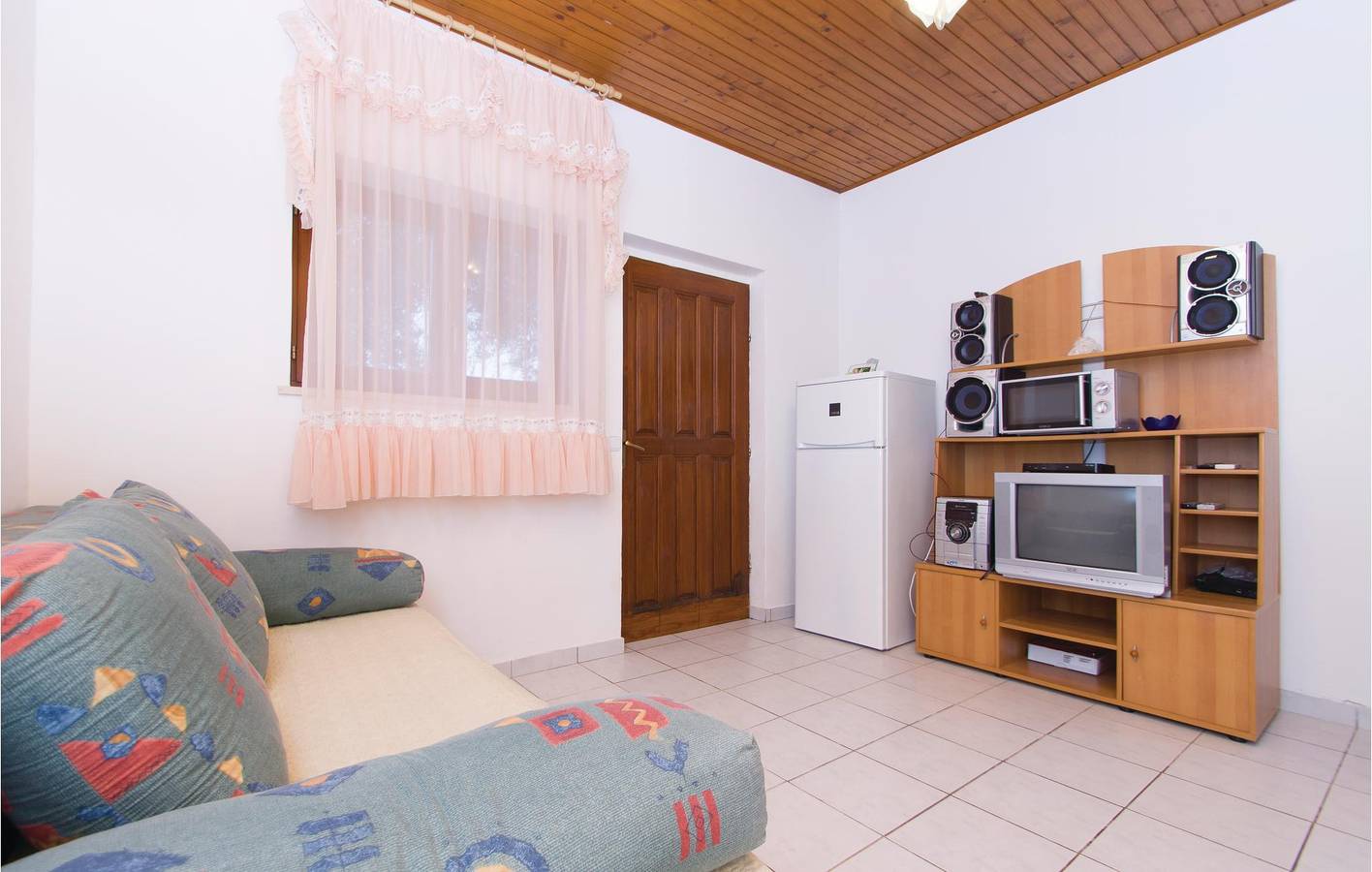 Toevluchtsoord aan zee: gezellig appartement met terras, parkeerplaats en wifi in Kneza, Korcula