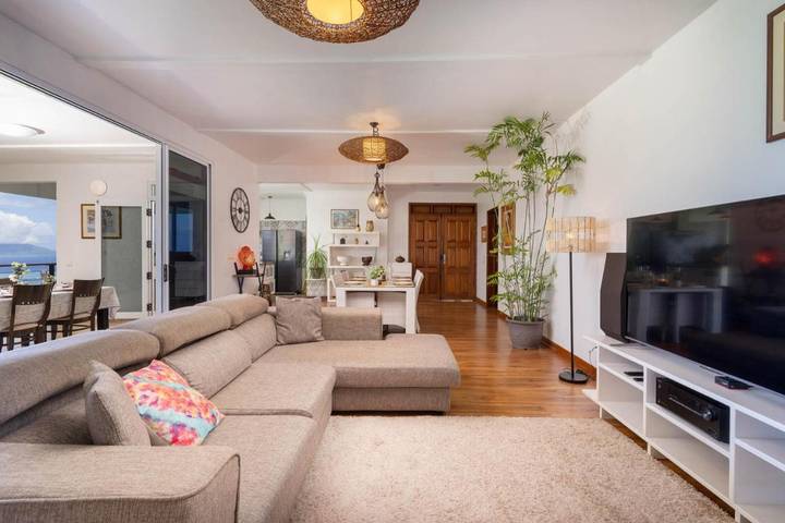 Location de vacances pour 8 personnes, avec piscine ainsi que vue et terrasse dans Faa'a - 4