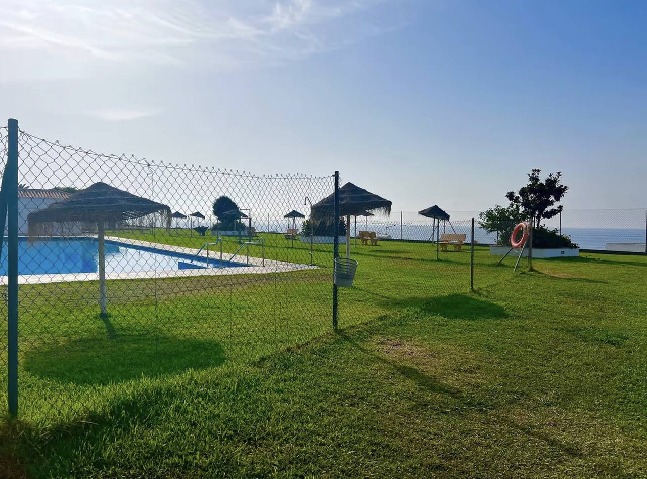 Entire apartment, Apartment 'Mejor Clima Europa' with Sea View, Private Pool and Wi-Fi in Torrox Costa, Torrox