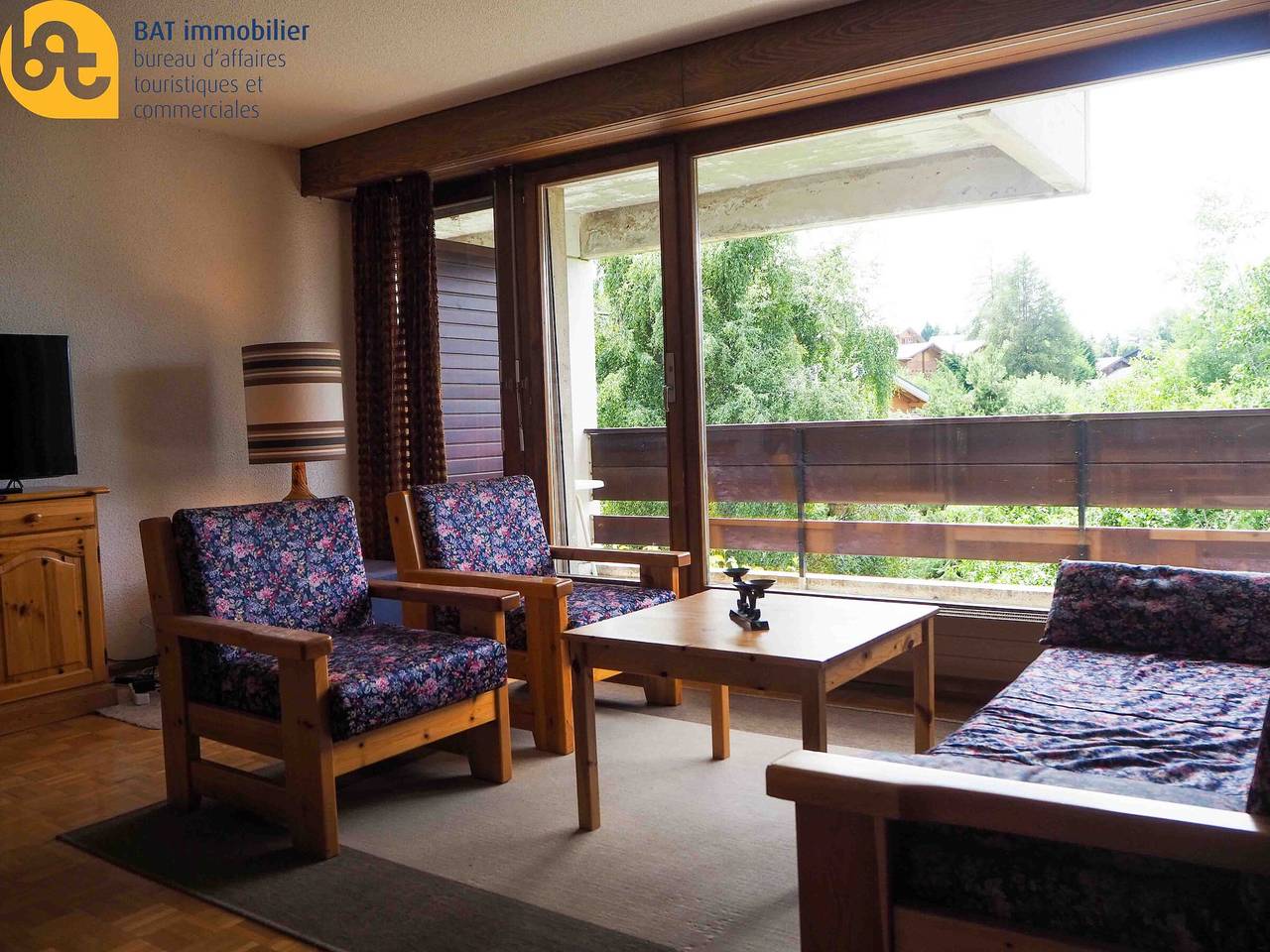 Apartamento entero, Cité Radieuse D Liches n° 113 (101), flat with relaxing terrace in Chalais (Suiza), Alpes del Valais