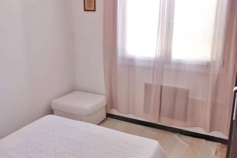 Air-conditioned single-storey house on 900 m2 of land in a village in southern Ardèche in Bessas, Ardèche