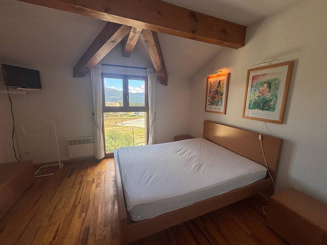 Entire apartment, Duplex T4 with parking and balcony in Les Angles in Les Angles, Prades region