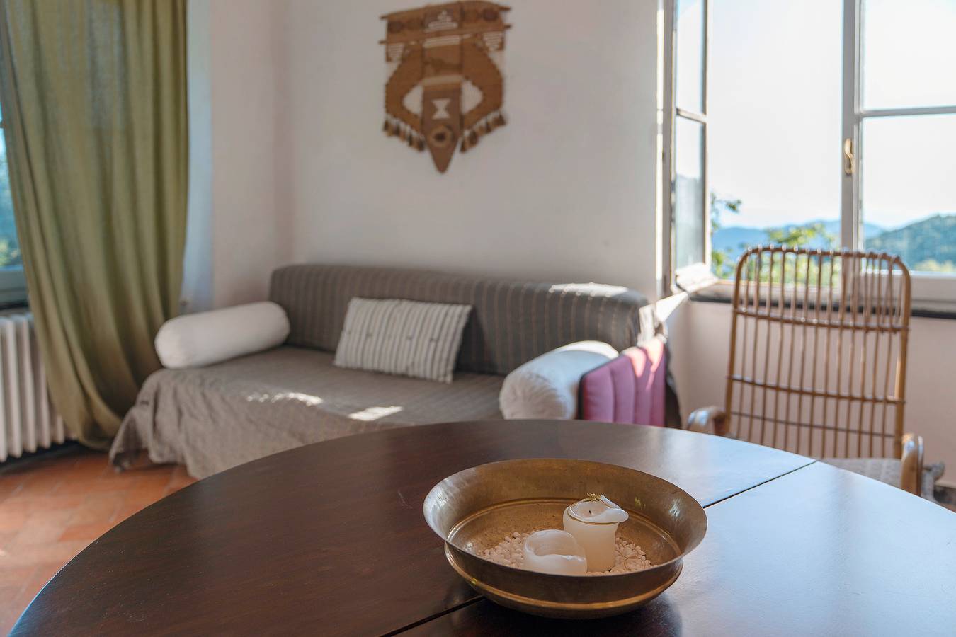 Appartamento intero, Appartamento con vista mare e giardino in comune in Castiglione Chiavarese, Riviera di Levante