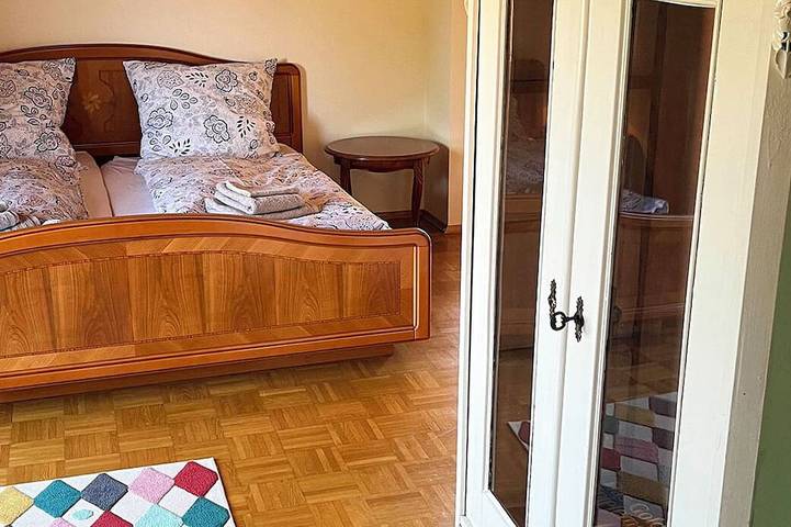 Ganze Wohnung, Gemütliche, 1-Zimmer-Wohnung mit großem Balkon und Bergblick im Voralpenland in Bad Aibling, Landkreis Rosenheim