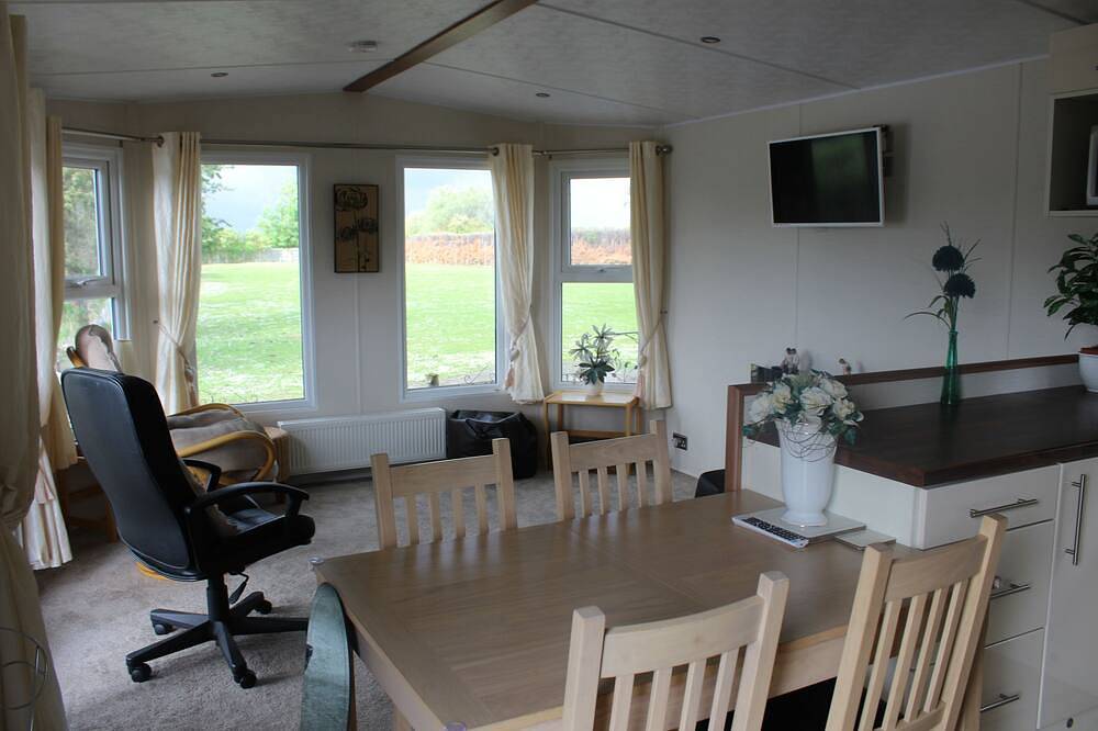 Marshlands Lakeside Nature Retreat in North Lincolnshire