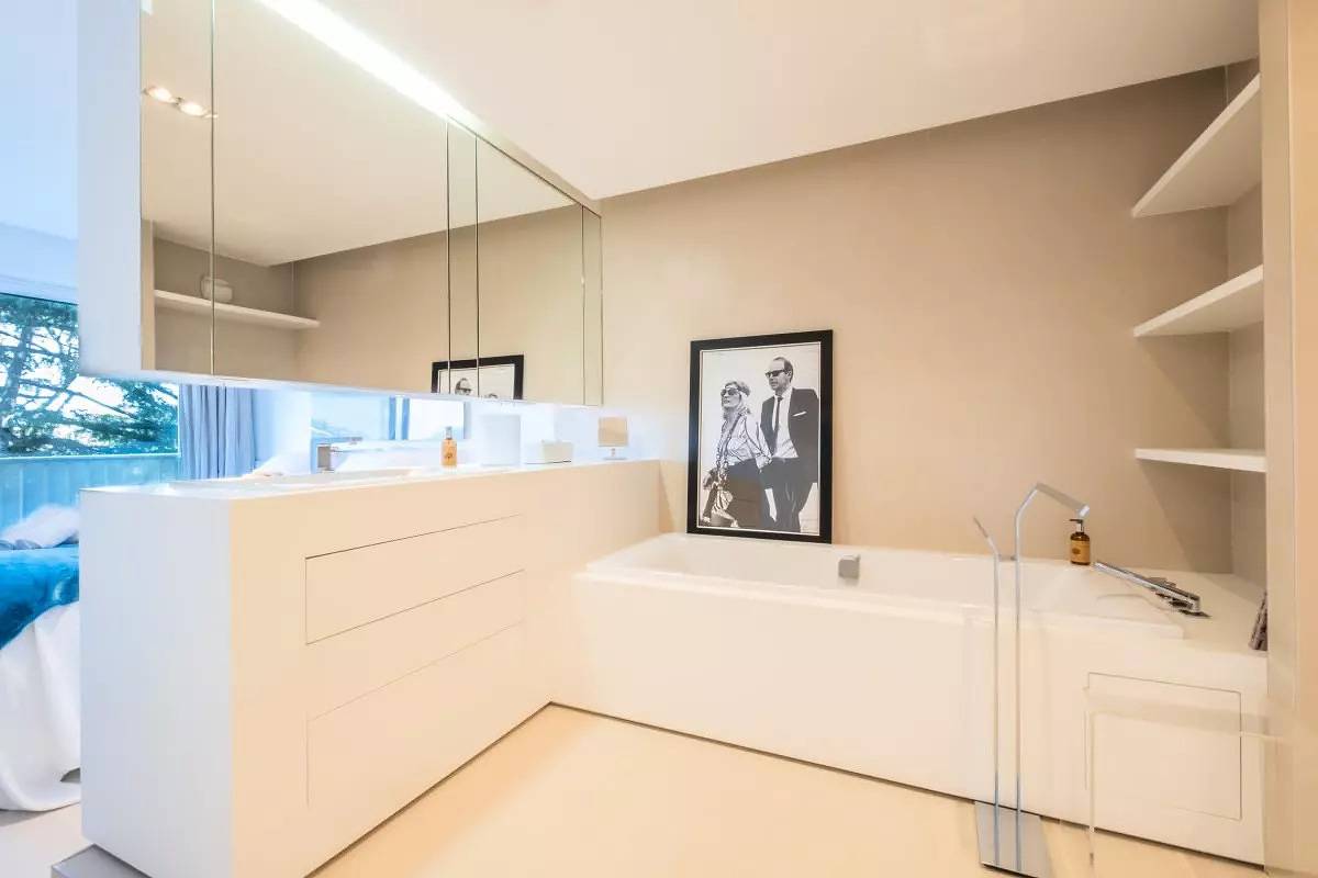 Appartement entier, 3P, terrasse aménagée, piscine, vue sur les îles in Cannes La Bocca, Cannes