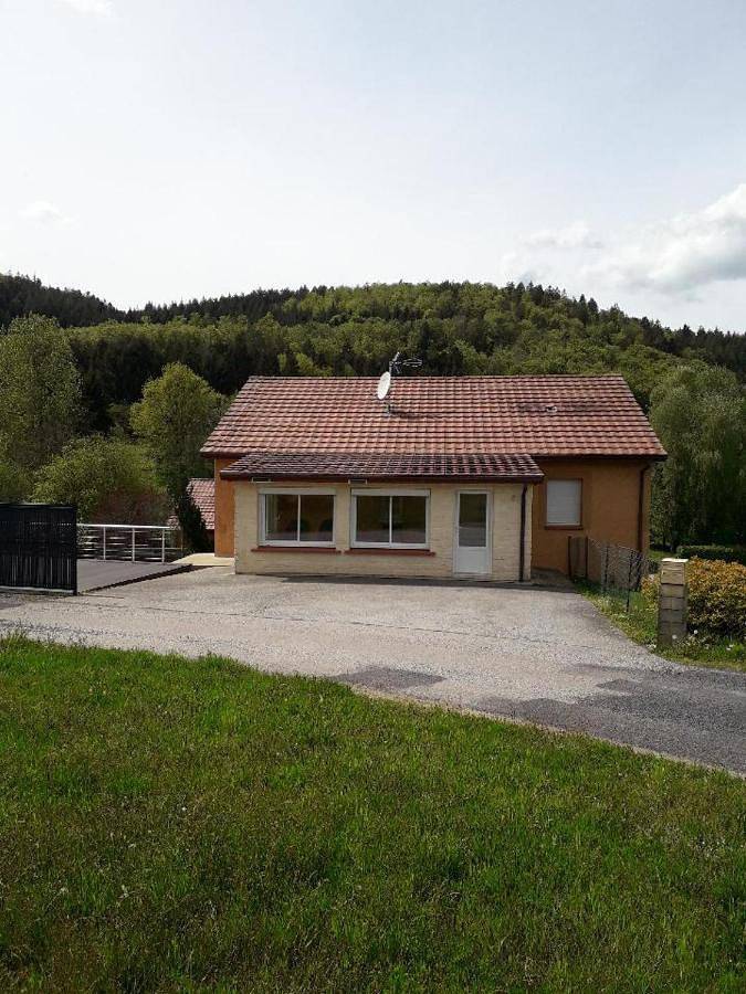 Location de vacances pour 6 personnes, avec Terrasse ainsi que Jardin et Vue à Herpelmont