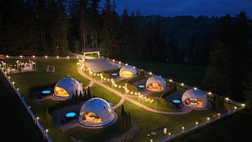 Gîte pour 3 personnes, avec Terrasse et Jacuzzi ainsi que Jardin et Piscine à Poronin