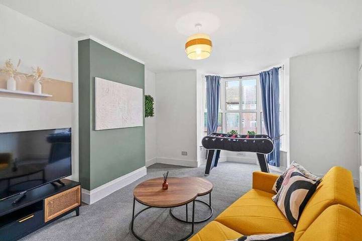 Glamping for 5 people, with garden in Nottinghamshire