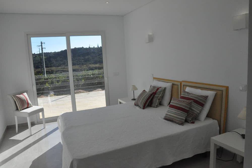 Villa 5 ch, 6 s. b., Klimaanlage, beheiztes Schwimmbad, Garten, Fitness, Vogelbeobachtung. in Silves, Faro Distrikt