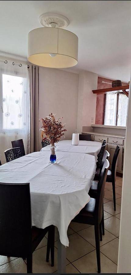 Gîte pour 15 personnes, avec terrasse et vue à Bourgoin-Jallieu - 4