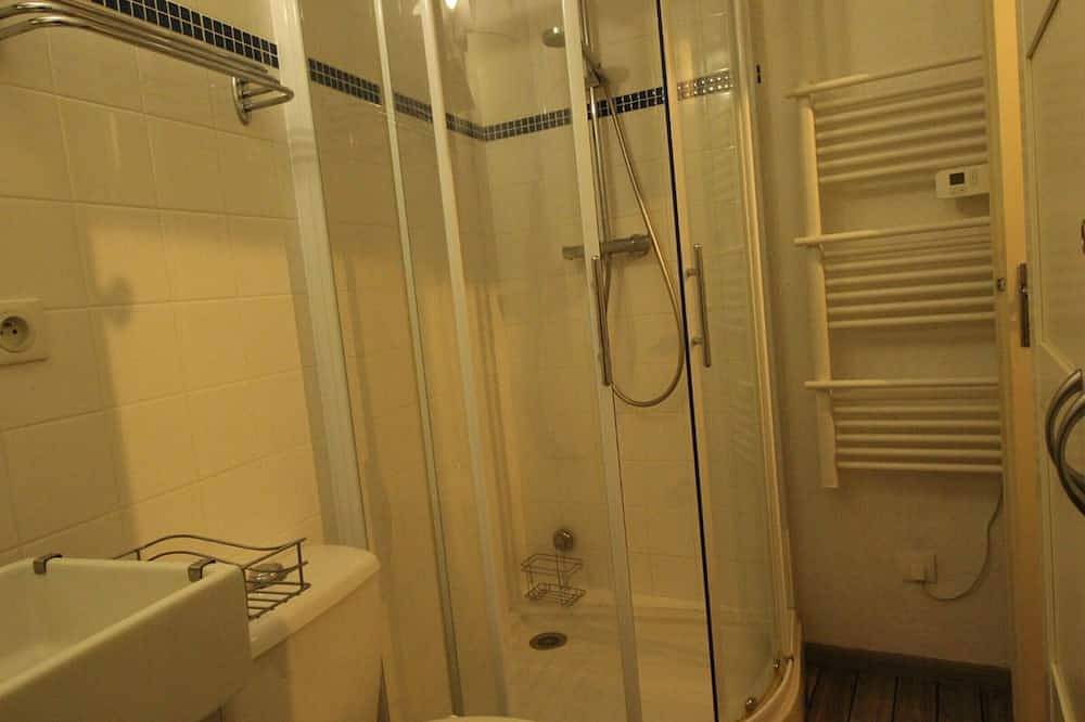Appartement entier, Studio Cabine Rdc pour 2/3 Pers avec Jardin, Parking, Ll, Lv, Wifi - Proche Thermes et Télécabine in Luchon-Superbagnères, Bagnères-de-Luchon